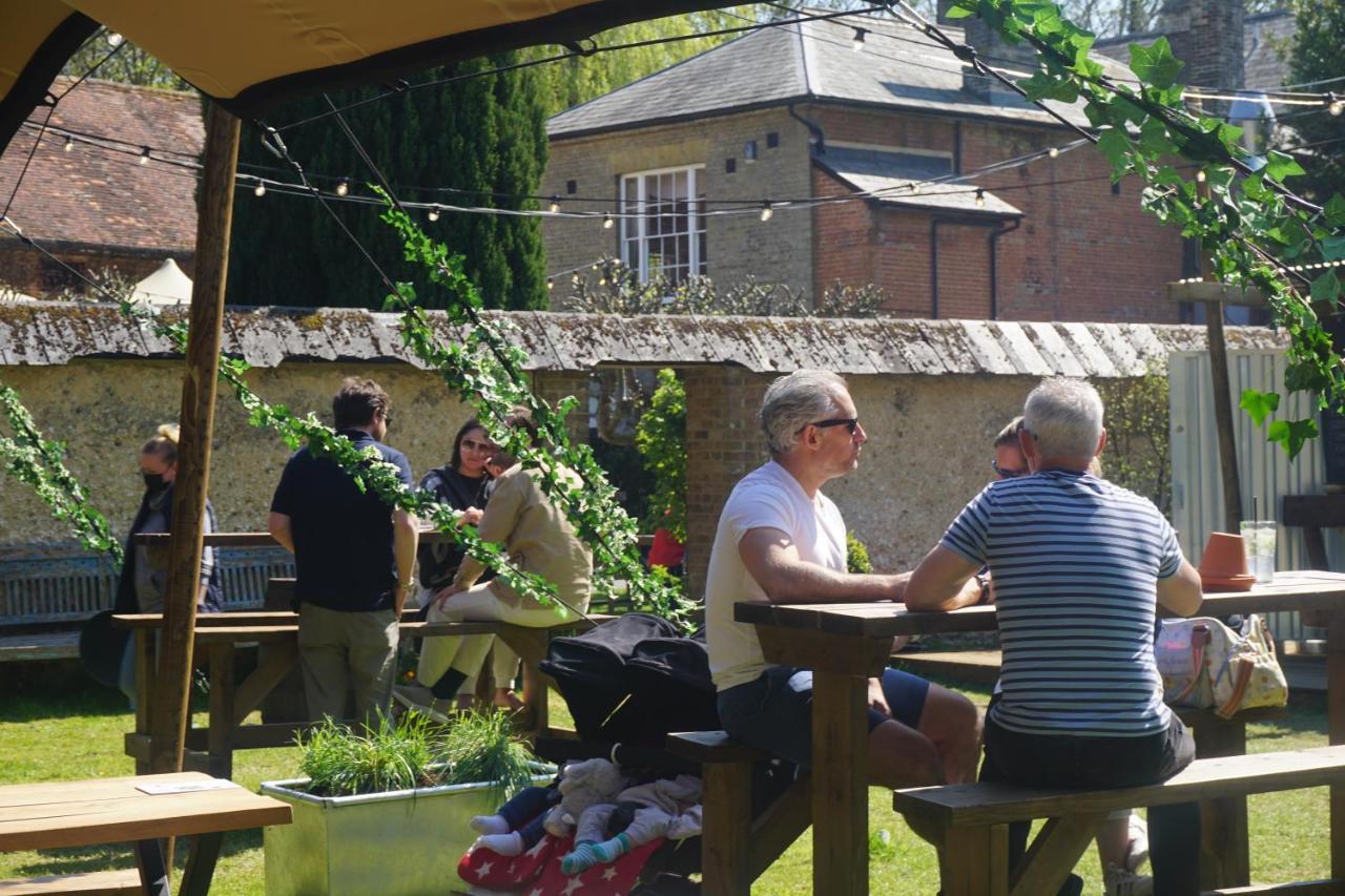 Hotel The Pembroke Arms Wilton  Esterno foto