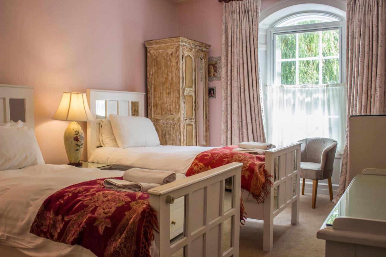 Hotel The Pembroke Arms Wilton  Esterno foto