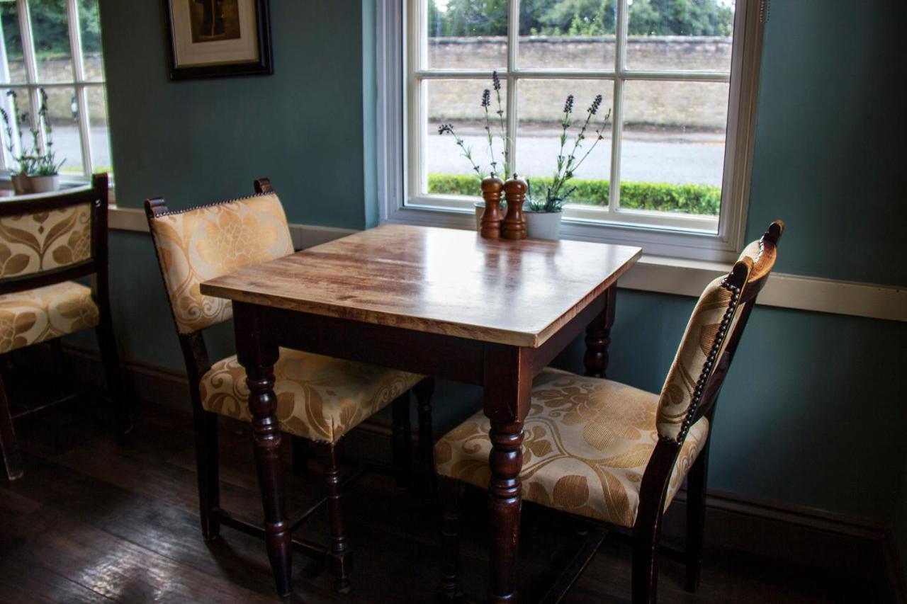 Hotel The Pembroke Arms Wilton  Esterno foto