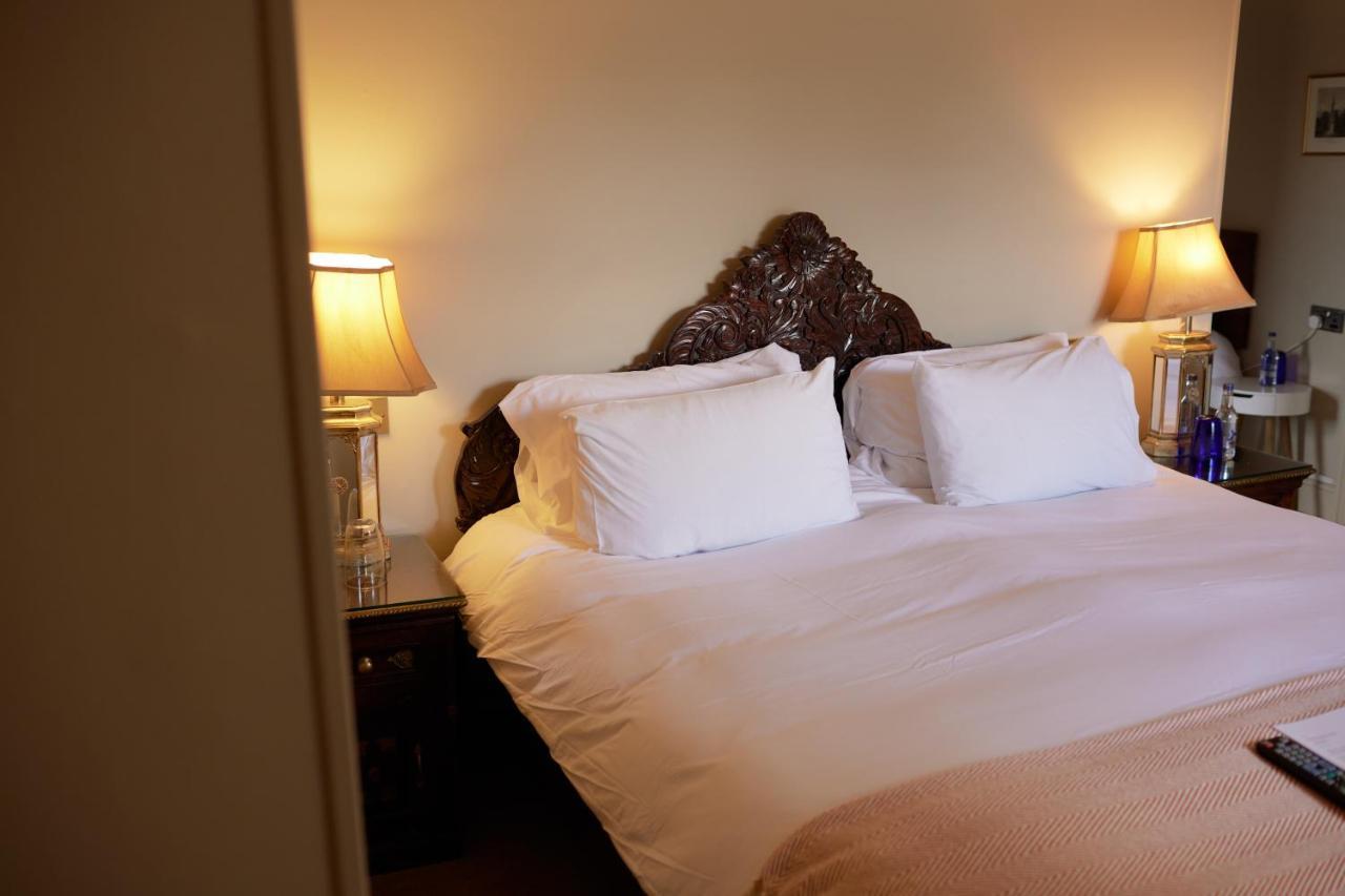 Hotel The Pembroke Arms Wilton  Esterno foto
