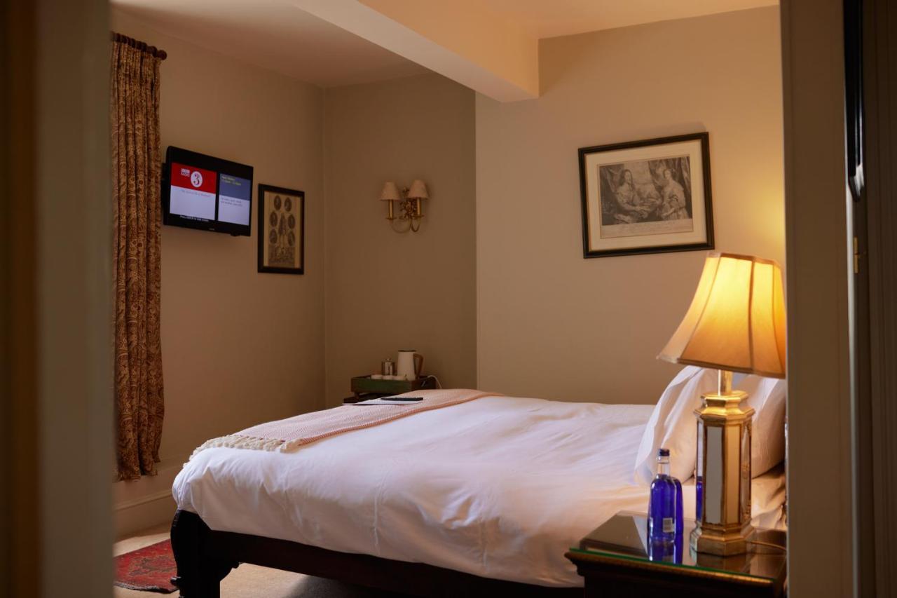 Hotel The Pembroke Arms Wilton  Esterno foto