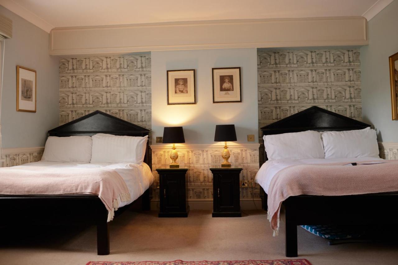 Hotel The Pembroke Arms Wilton  Esterno foto