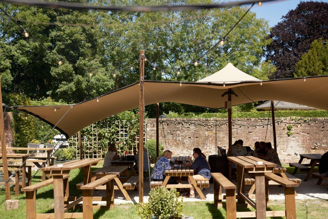 Hotel The Pembroke Arms Wilton  Esterno foto