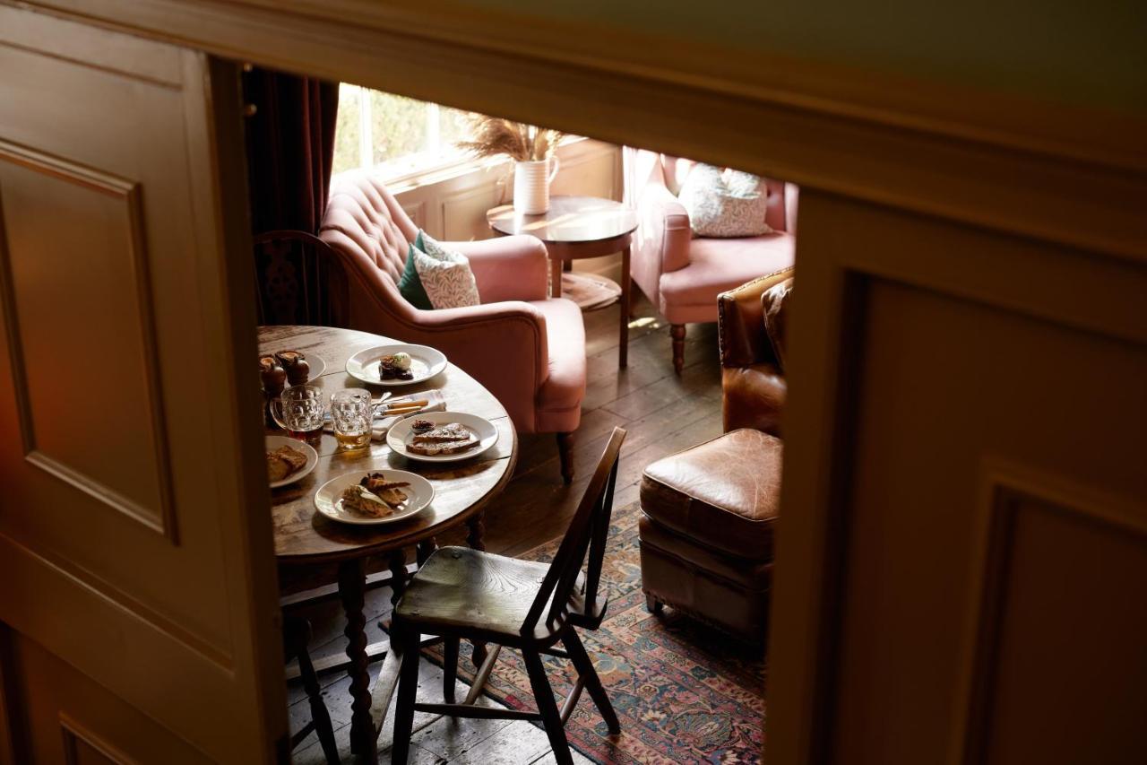 Hotel The Pembroke Arms Wilton  Esterno foto