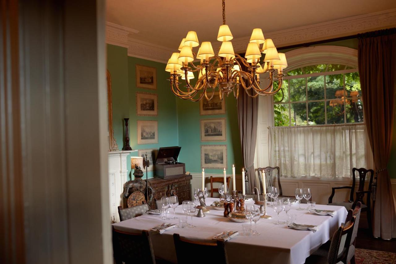 Hotel The Pembroke Arms Wilton  Esterno foto