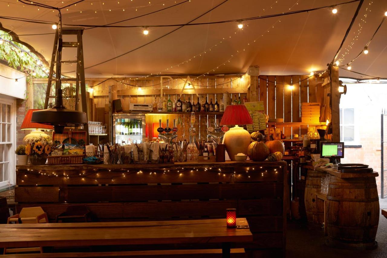 Hotel The Pembroke Arms Wilton  Esterno foto
