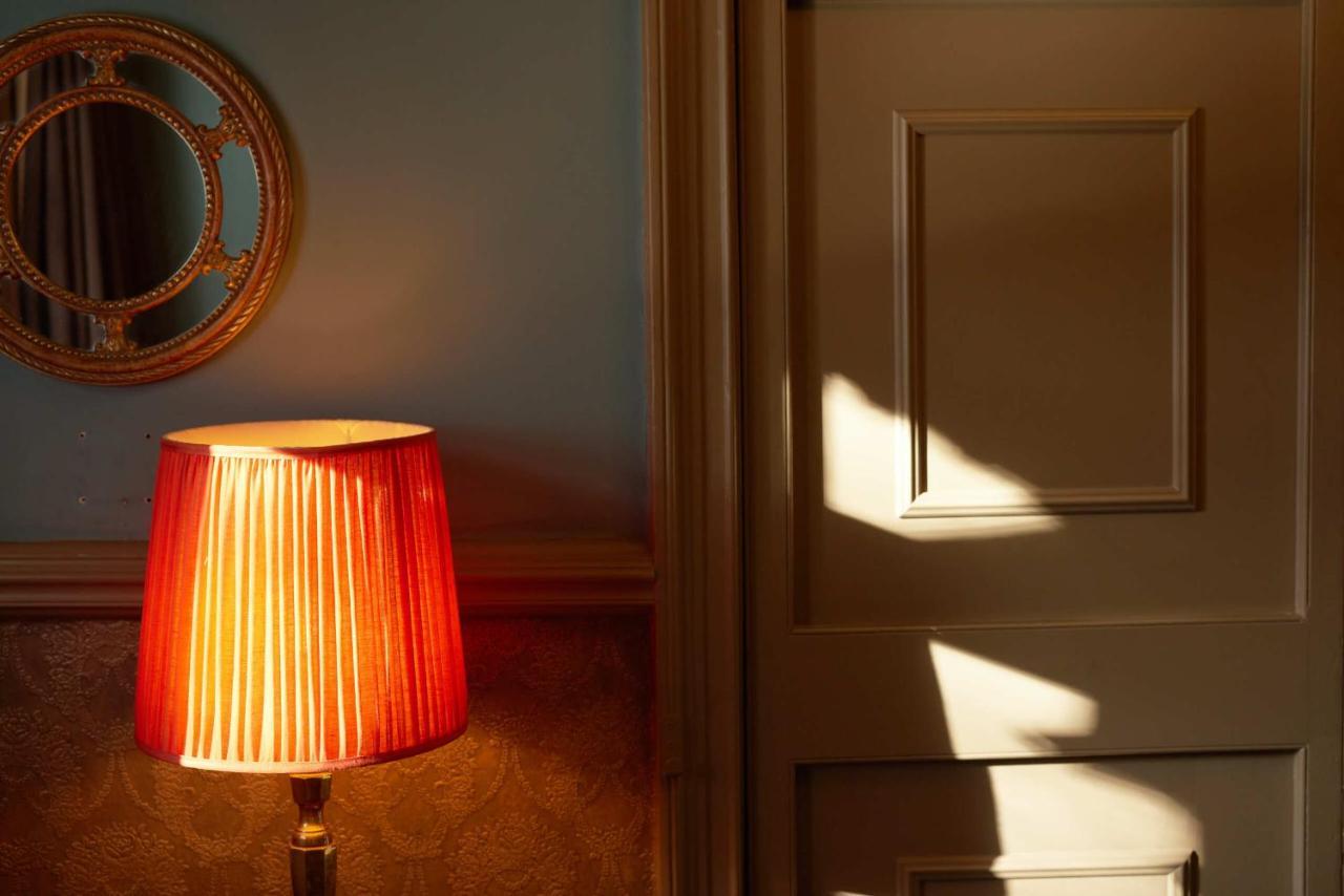 Hotel The Pembroke Arms Wilton  Esterno foto