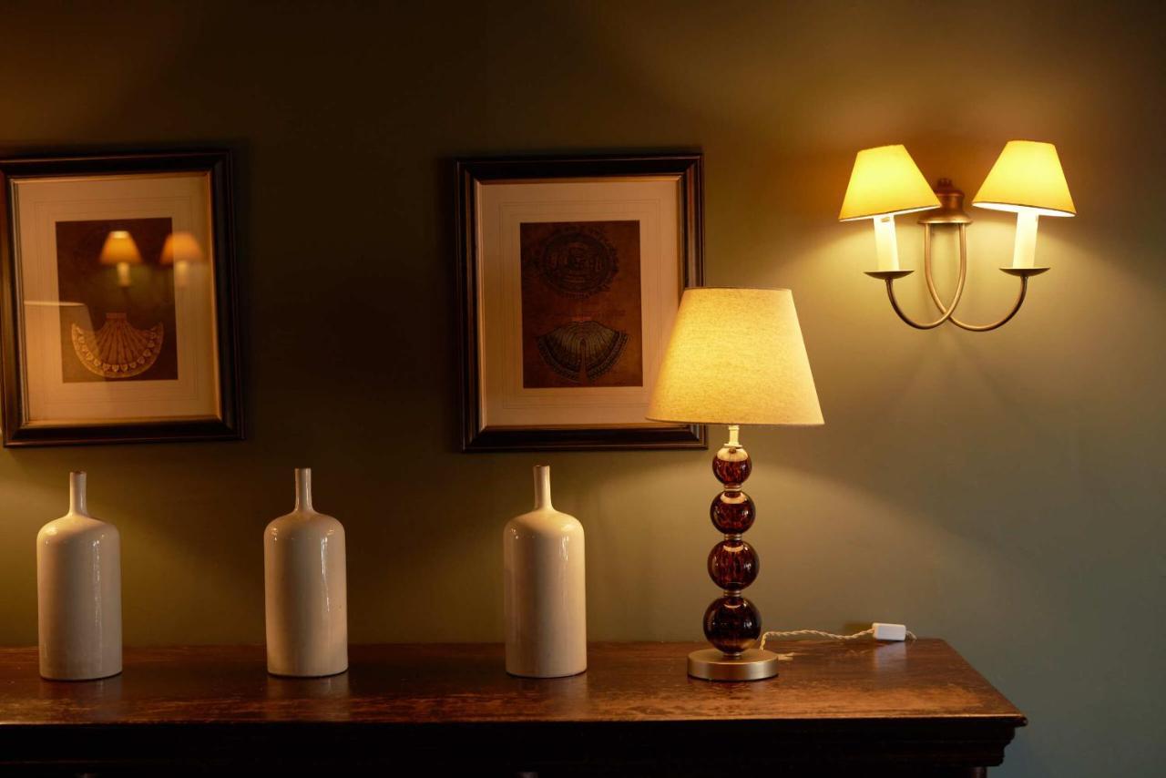 Hotel The Pembroke Arms Wilton  Esterno foto